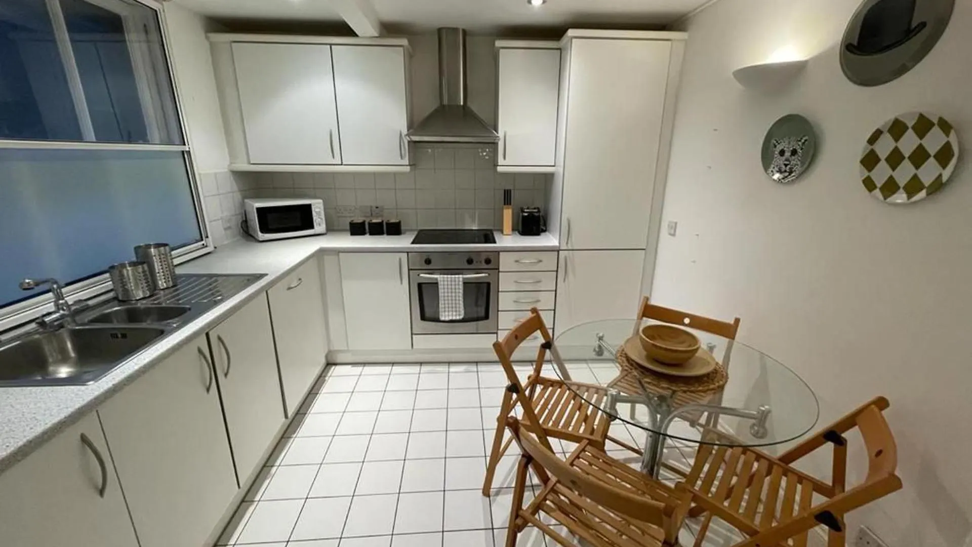 Central London 2 Bed Apt- Sleeps 4 & Pet Friendly location